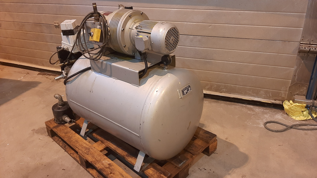 WERIE VÁKUUMSZIVATTYÚ 1,5KW 60m3 /h 250 l 100 mbar kuva 2