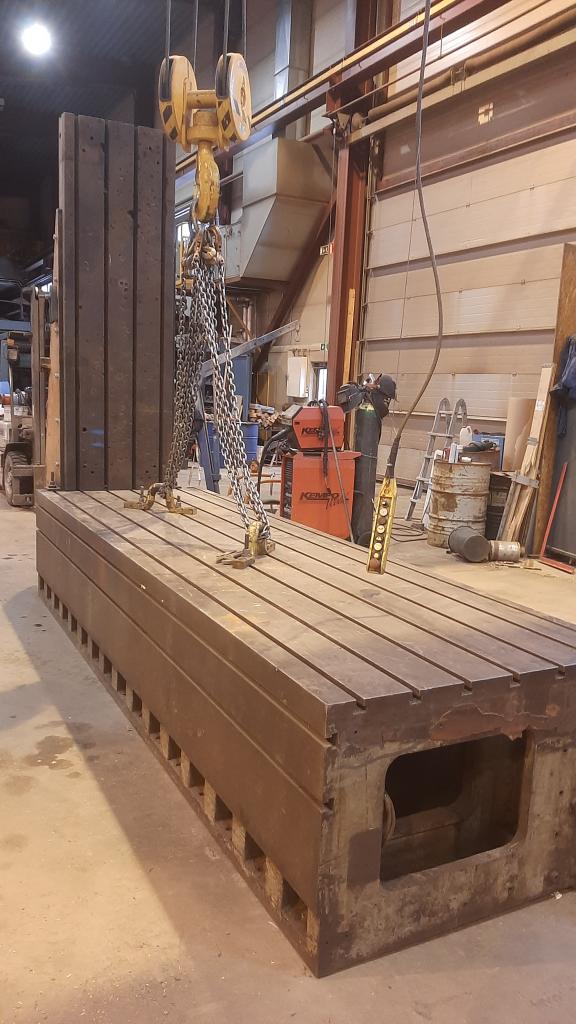 KULMAPUKKI Pöydän pit. 4000mm , lev. 1200mm , kulman kork.2400mm