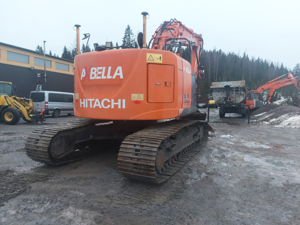HITACHI ZX225USLC-5 kuva 2