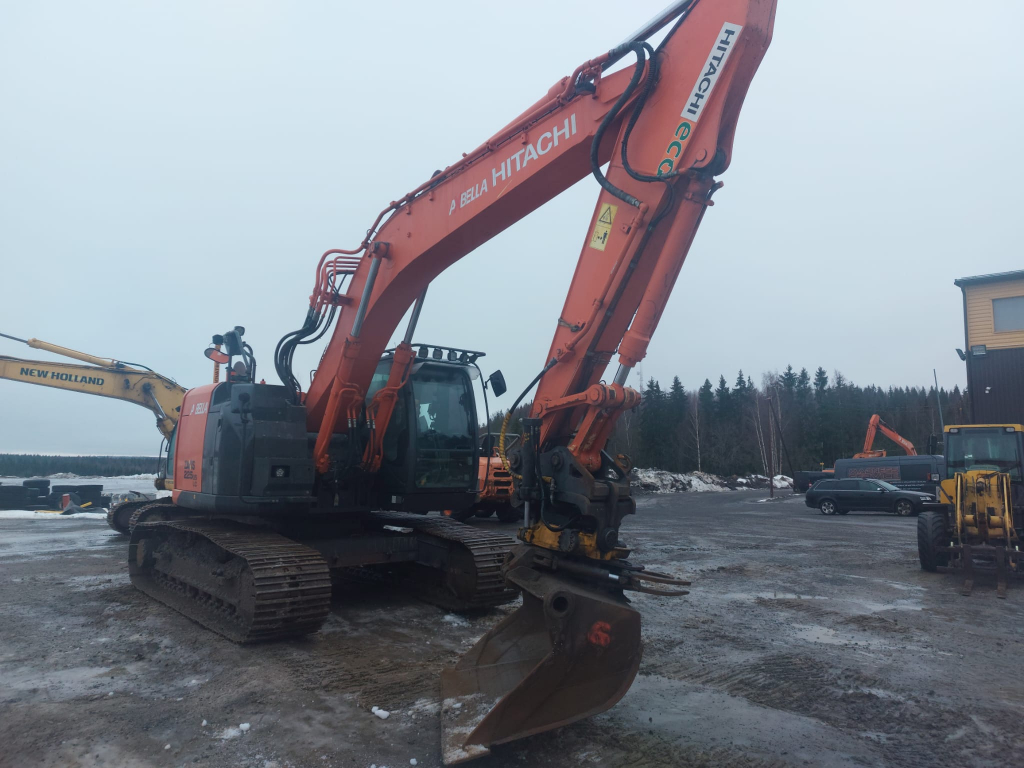 HITACHI ZX225USLC-5 kuva 3