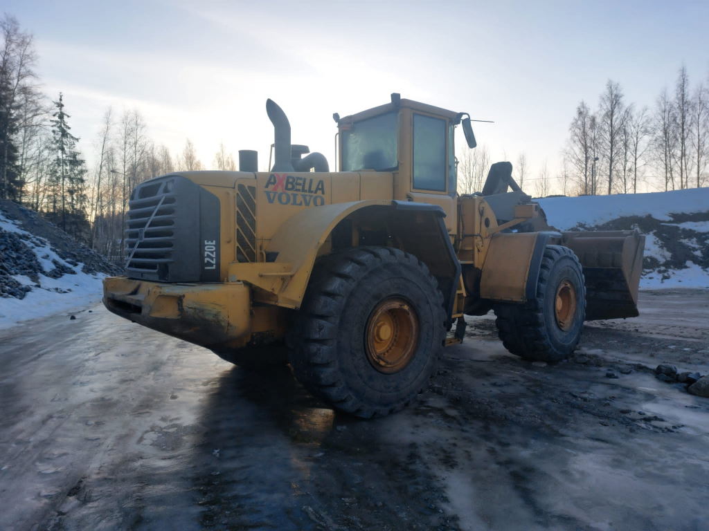 VOLVO L220E kuva 2