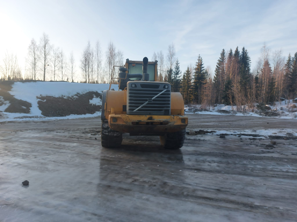 VOLVO L220E kuva 4