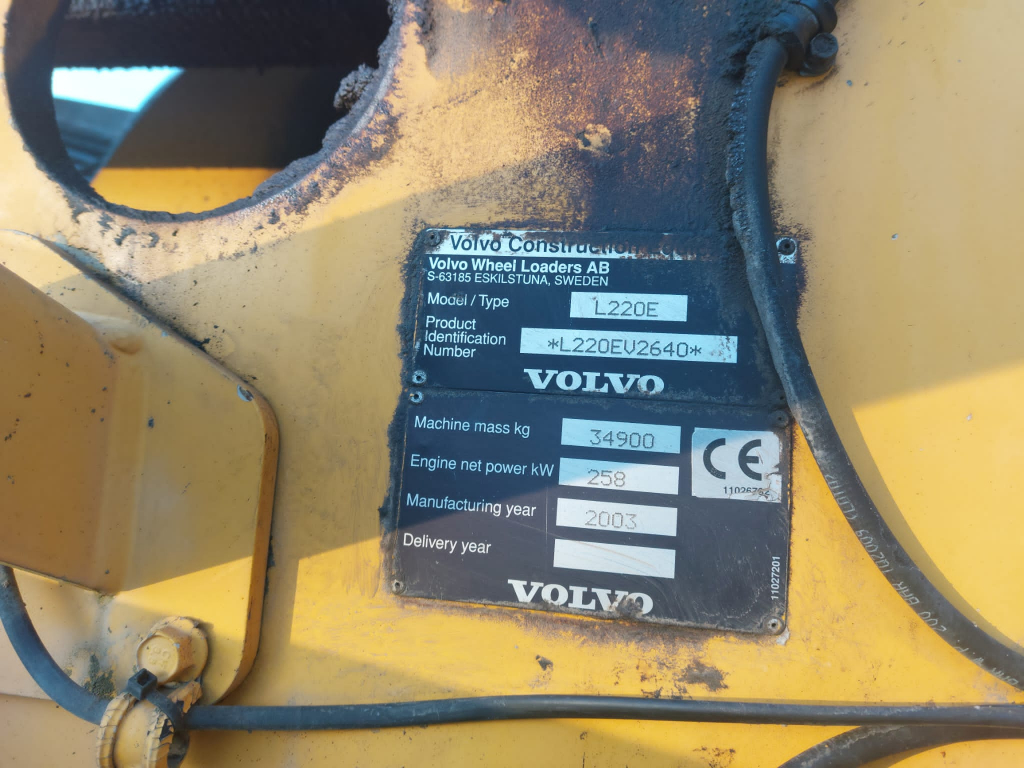 VOLVO L220E kuva 9