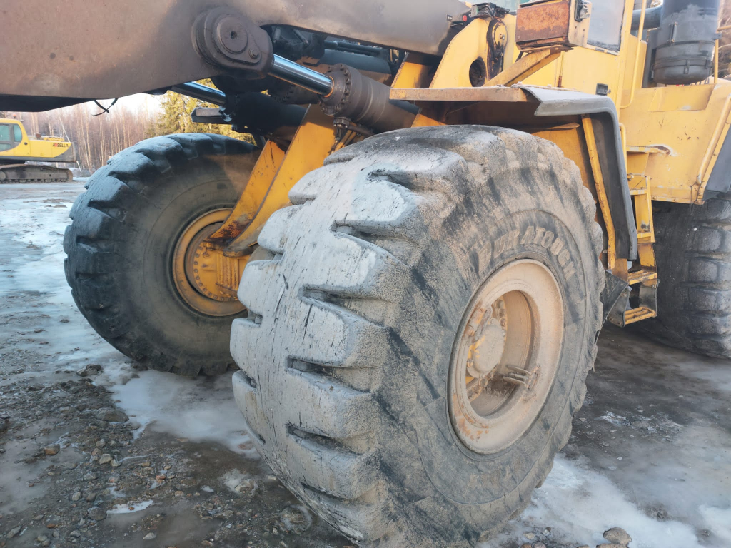 VOLVO L220E kuva 10