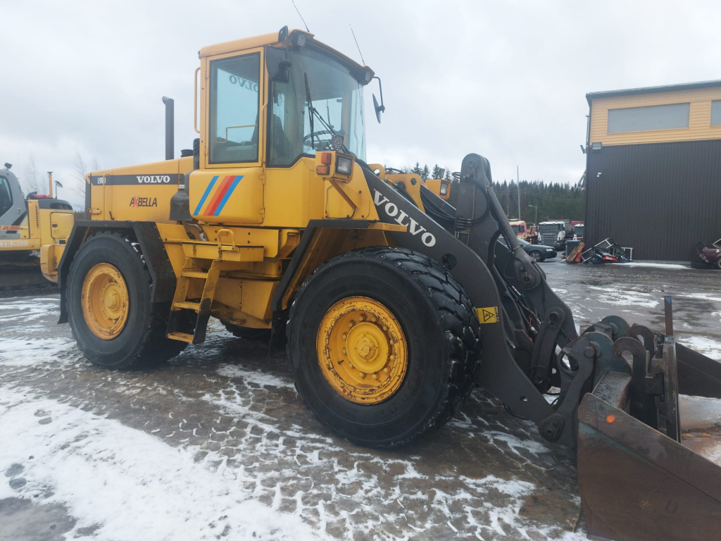 VOLVO L90D kuva 4