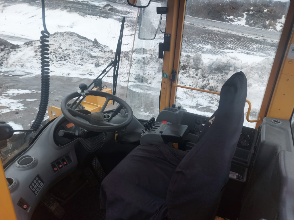 VOLVO L90D kuva 5