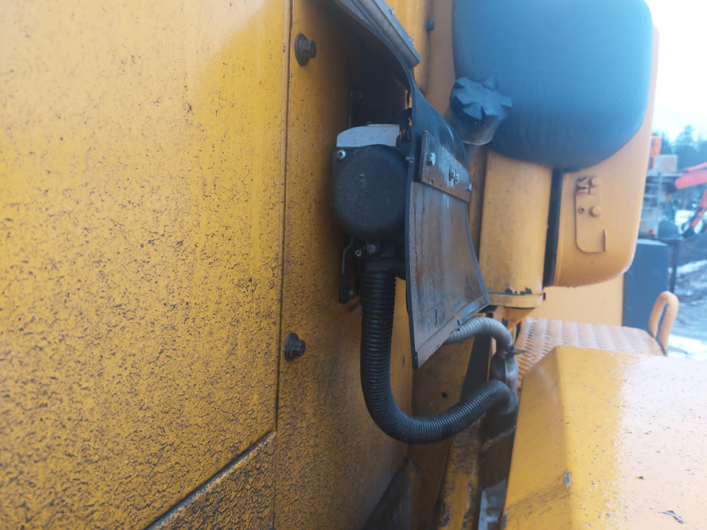 VOLVO L90D kuva 6