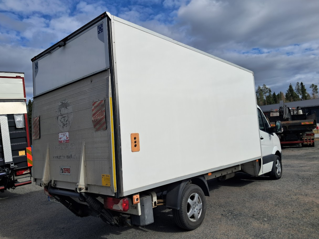VW Crafter 35 TDI pakettiauto 120kw umpikori+pl-nostin Euro 5 kuva 3