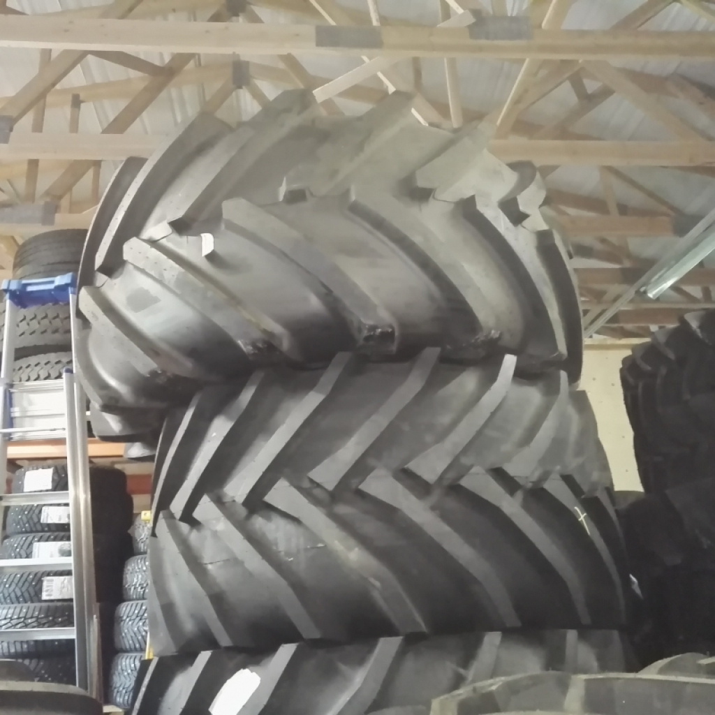UUSIA ISOJA TRAKTORIEN RENKAITA michelin taurus trelleborg kuva 2