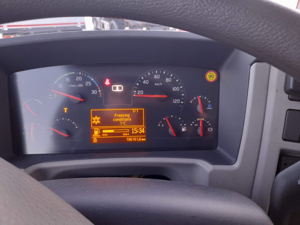 VOLVO FL 210 umpikori Transporteur Xarios 600 kuva 9
