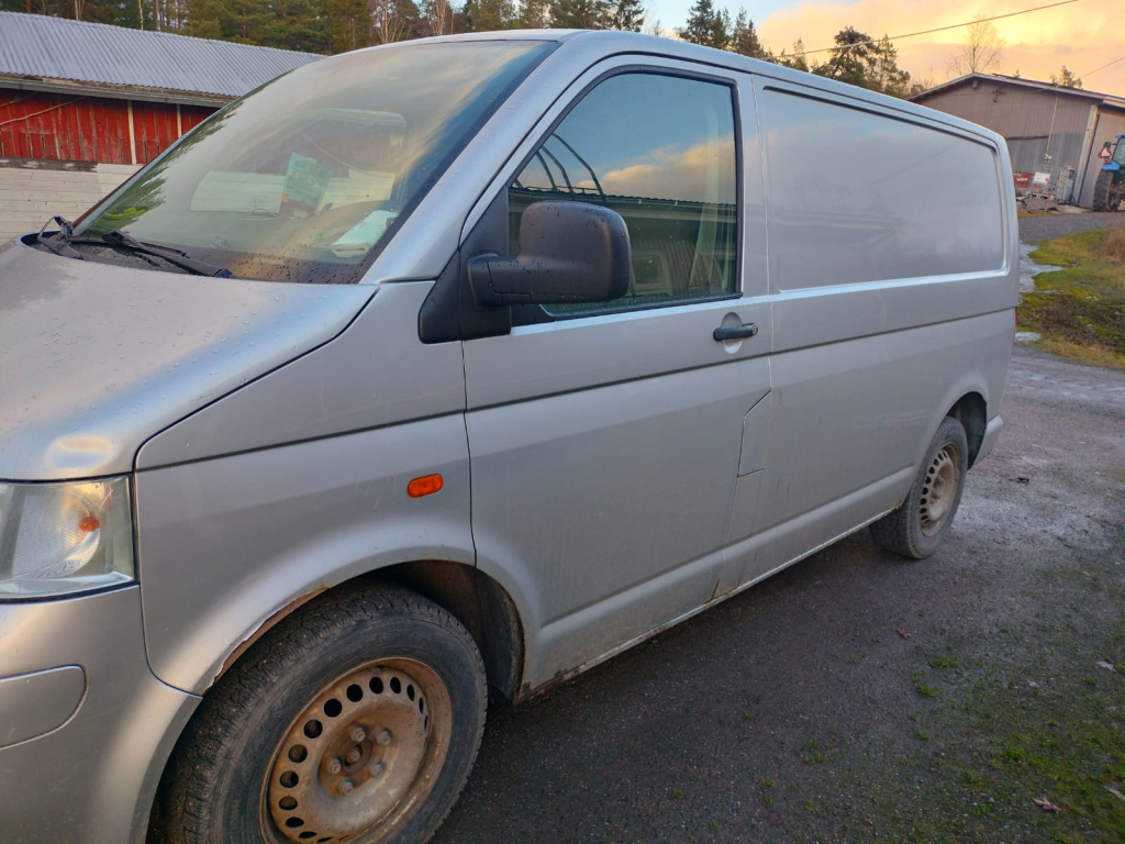 VW Transporter 1.9 TD kats.8/26 jakopää9/26