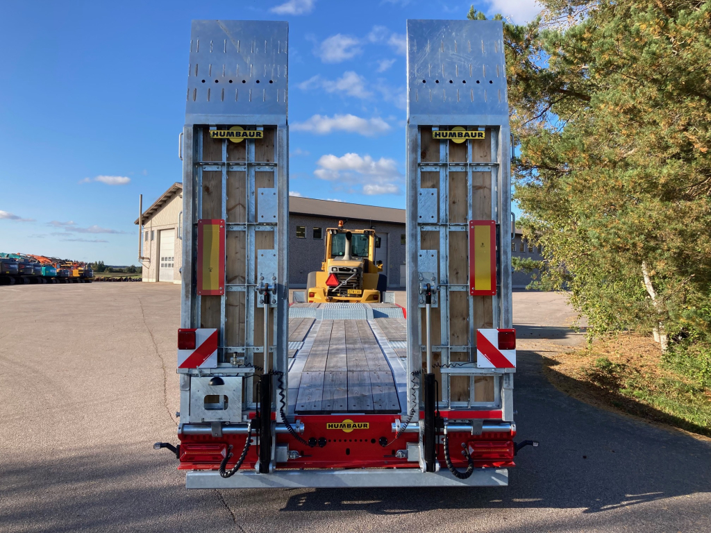 HUMBAUR 4-AKSELINEN + 10M KANSI + HYDRAULISET RAMPIT + LEVIKKEET kuva 7