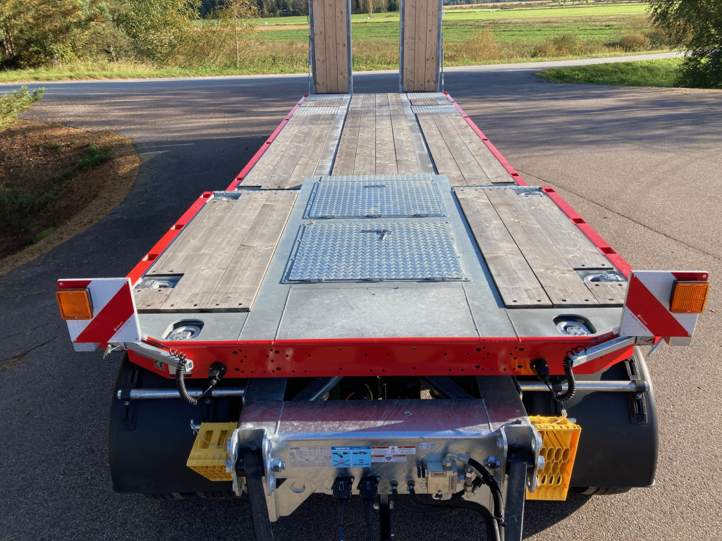 HUMBAUR 4-AKSELINEN + 10M KANSI + HYDRAULISET RAMPIT + LEVIKKEET kuva 9