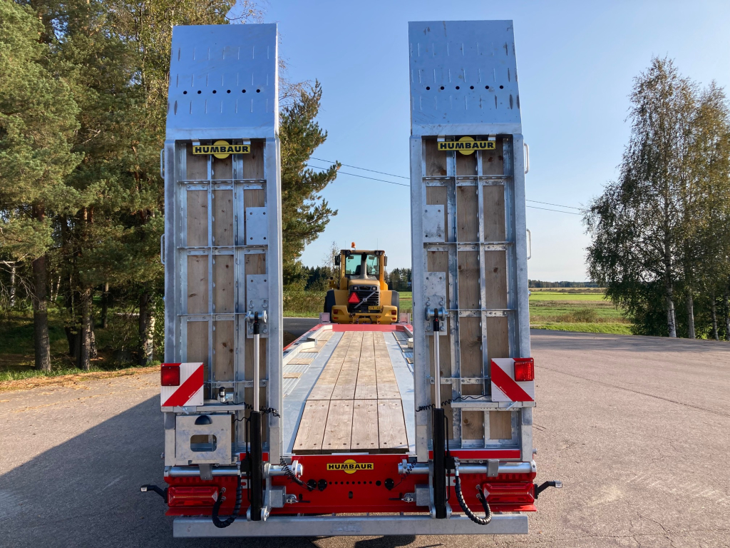 HUMBAUR 5-AKSELINEN + 12,2M SUORA KANSI + LEVIKKEET + HYDRAULISET AJOSILLAT kuva 7
