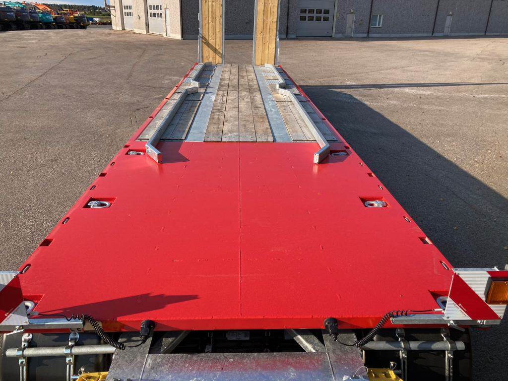 HUMBAUR 5-AKSELINEN + 12,2M SUORA KANSI + LEVIKKEET + HYDRAULISET AJOSILLAT kuva 9