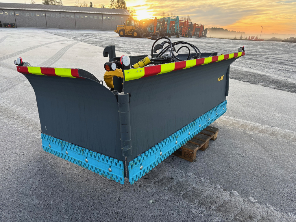 STARK U-AURA 4800/2400 + VALOSARJA + VOLVO SOVITE kuva 4
