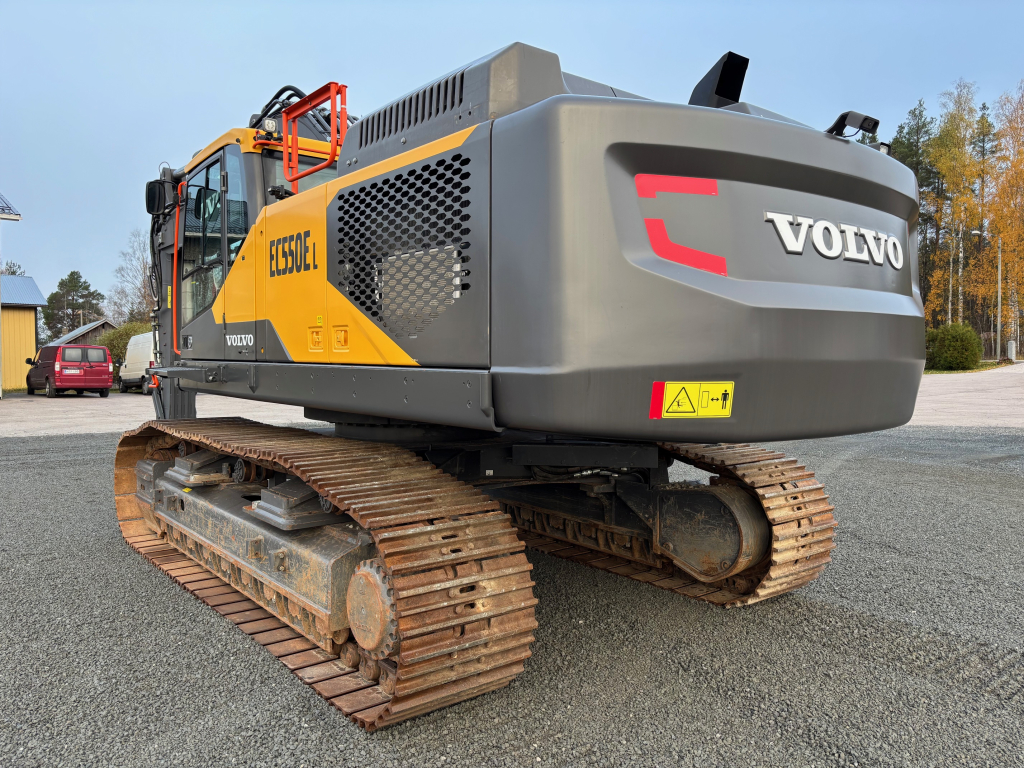 VOLVO EC550EL + LEVITETTÄVÄ ALUSTA + RASVARI + LÄMMITIN + HYDRAULIIKAT + KUIN UUSI kuva 2