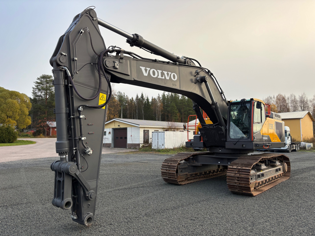 VOLVO EC550EL + LEVITETTÄVÄ ALUSTA + RASVARI + LÄMMITIN + HYDRAULIIKAT + KUIN UUSI kuva 3