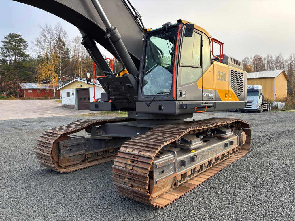 VOLVO EC550EL + LEVITETTÄVÄ ALUSTA + RASVARI + LÄMMITIN + HYDRAULIIKAT + KUIN UUSI kuva 4