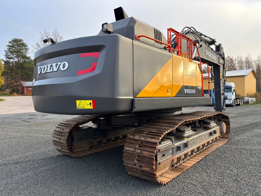 VOLVO EC550EL + LEVITETTÄVÄ ALUSTA + RASVARI + LÄMMITIN + HYDRAULIIKAT + KUIN UUSI kuva 5