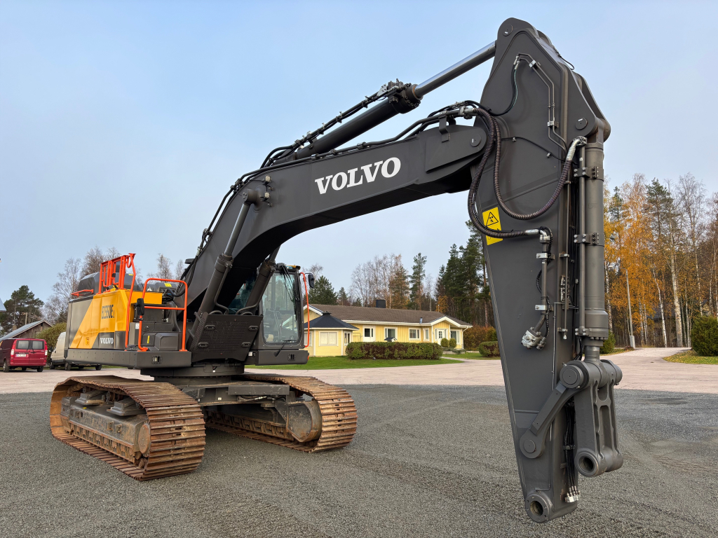 VOLVO EC550EL + LEVITETTÄVÄ ALUSTA + RASVARI + LÄMMITIN + HYDRAULIIKAT + KUIN UUSI kuva 6