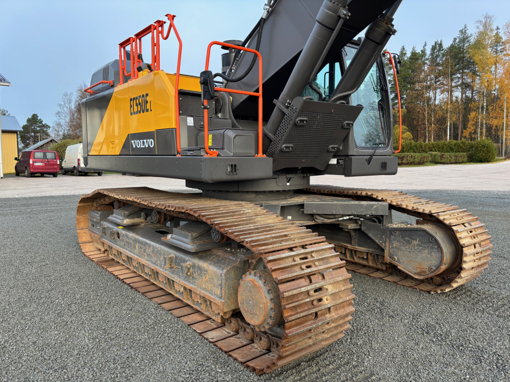 VOLVO EC550EL + LEVITETTÄVÄ ALUSTA + RASVARI + LÄMMITIN + HYDRAULIIKAT + KUIN UUSI kuva 7
