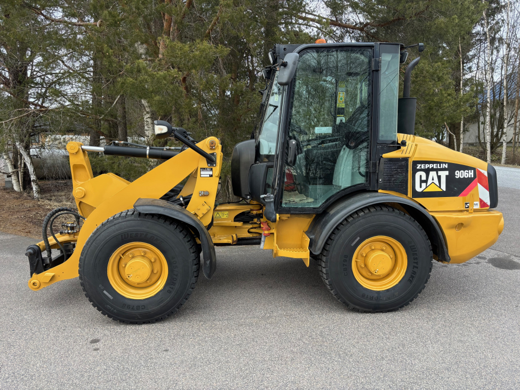 CATERPILLAR 906H + PIKALIITIN + LISÄHYDRAULIIKKA + KAUHA JA PIIKIT