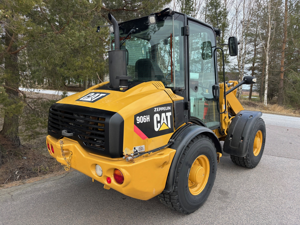 CATERPILLAR 906H + PIKALIITIN + LISÄHYDRAULIIKKA + KAUHA JA PIIKIT kuva 4