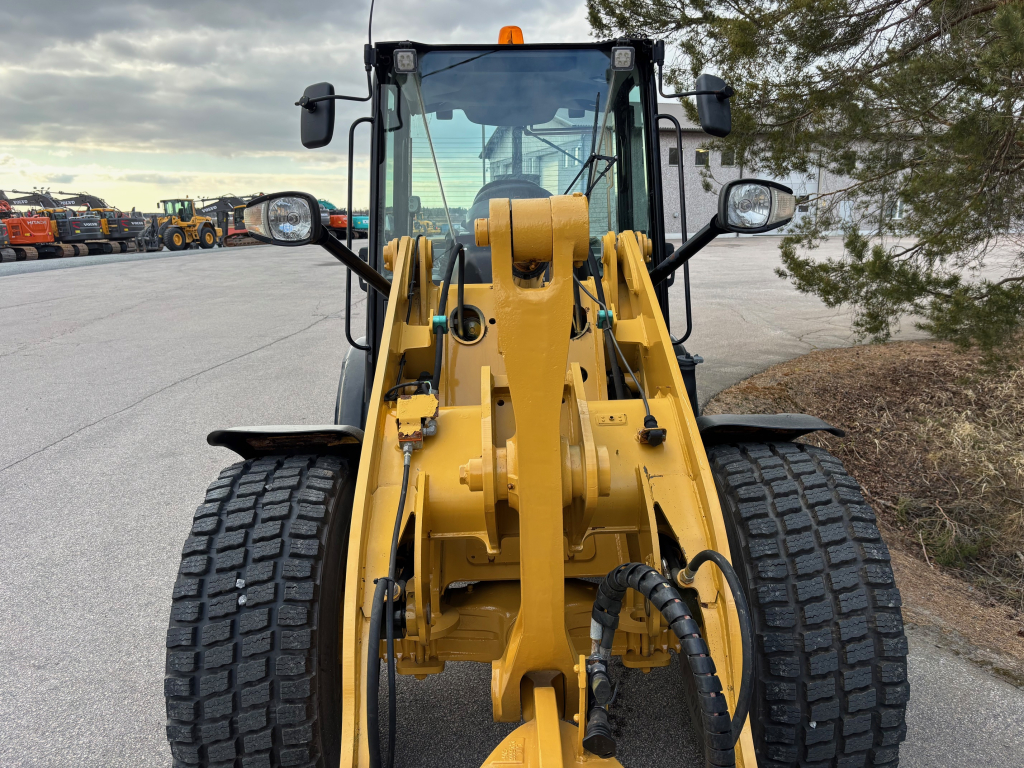 CATERPILLAR 906H + PIKALIITIN + LISÄHYDRAULIIKKA + KAUHA JA PIIKIT kuva 8