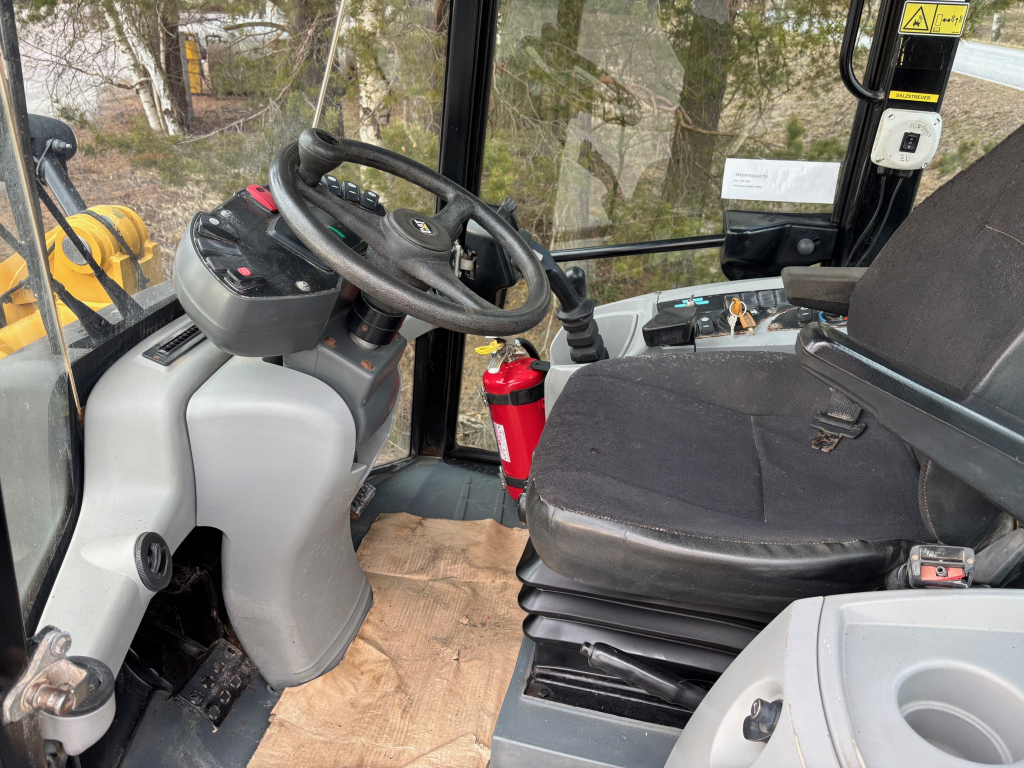 CATERPILLAR 906H + PIKALIITIN + LISÄHYDRAULIIKKA + KAUHA JA PIIKIT kuva 10