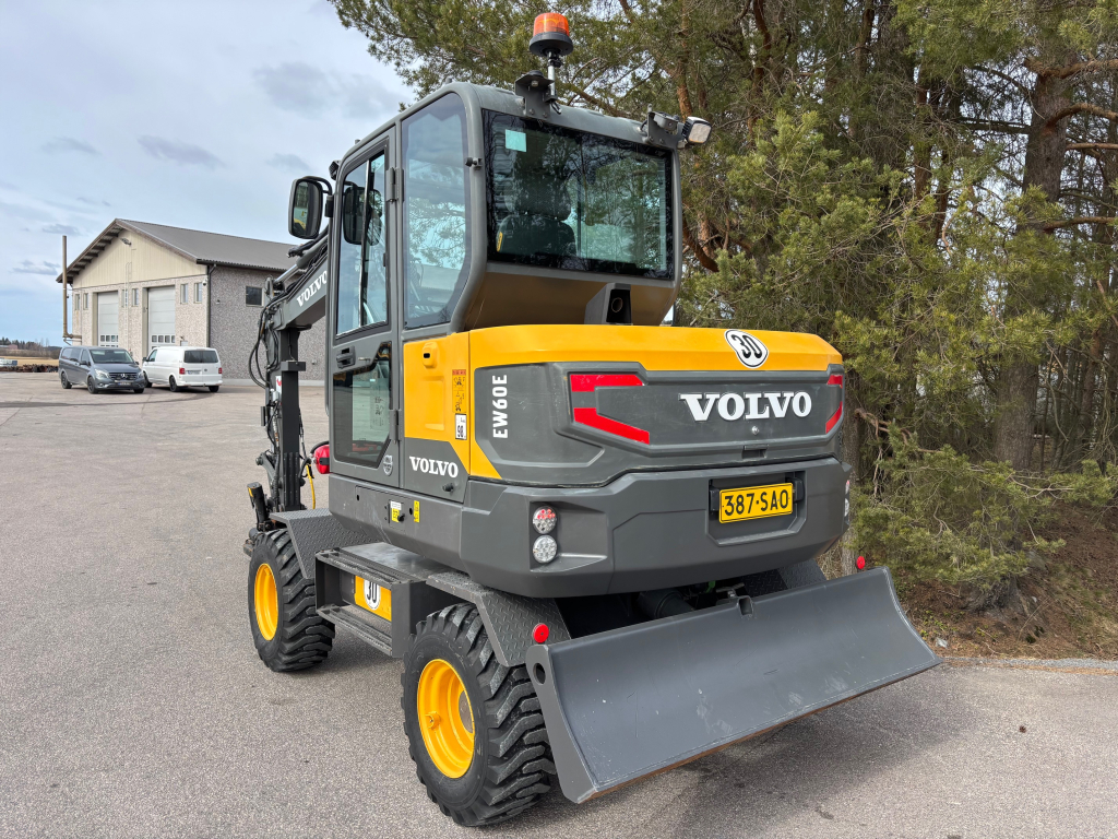 VOLVO EW60E + GREASE + PROBO STEELWRIST WITH PLIERS + WHEEL STEERING kuva 2