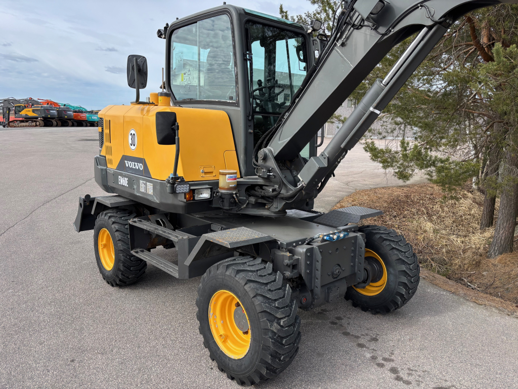 VOLVO EW60E + GREASE + PROBO STEELWRIST WITH PLIERS + WHEEL STEERING kuva 7