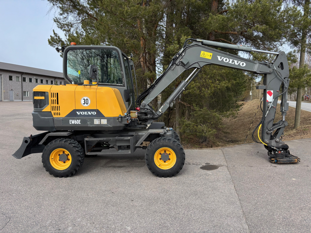 VOLVO EW60E + GREASE + PROBO STEELWRIST WITH PLIERS + WHEEL STEERING kuva 8