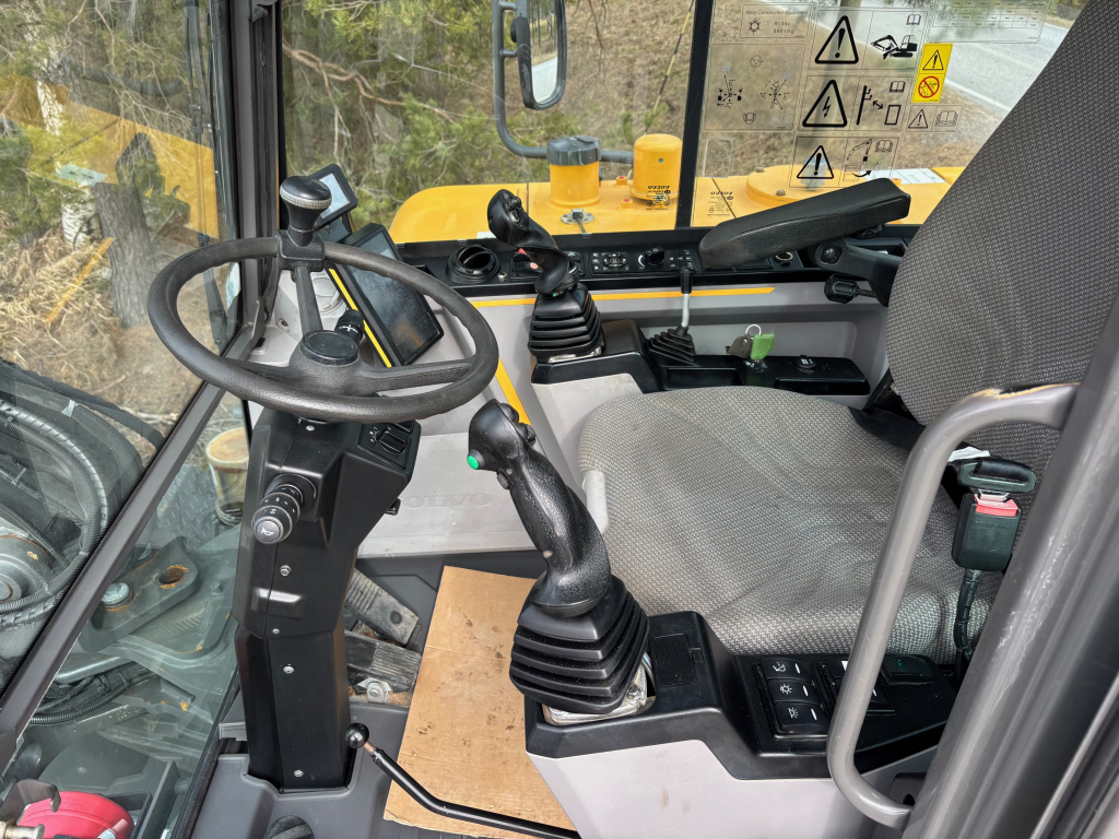 VOLVO EW60E + GREASE + PROBO STEELWRIST WITH PLIERS + WHEEL STEERING kuva 14