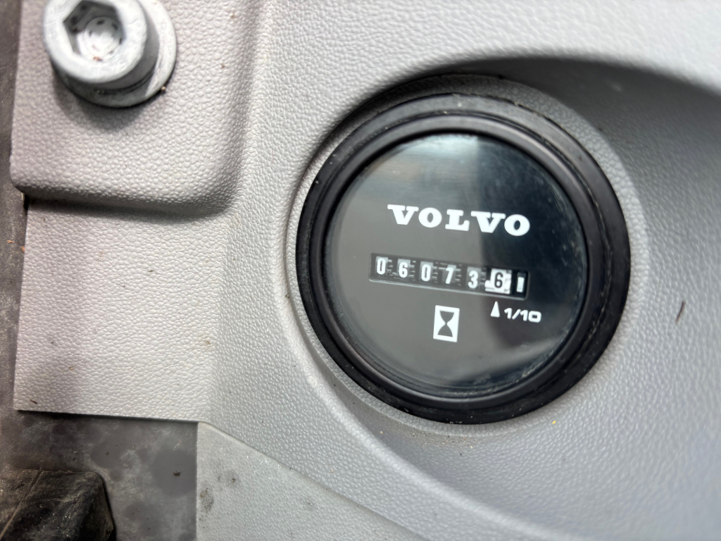 VOLVO EW60E + GREASE + PROBO STEELWRIST WITH PLIERS + WHEEL STEERING kuva 16