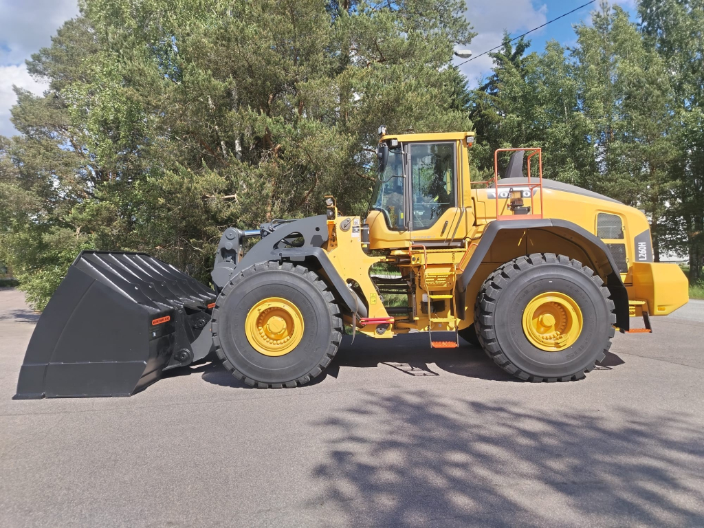 VOLVO L260H + STAGE 5 + BSS + CDC-VIPUOHJAUS + EBERI + UUSI V-KÄRKIKAUHA