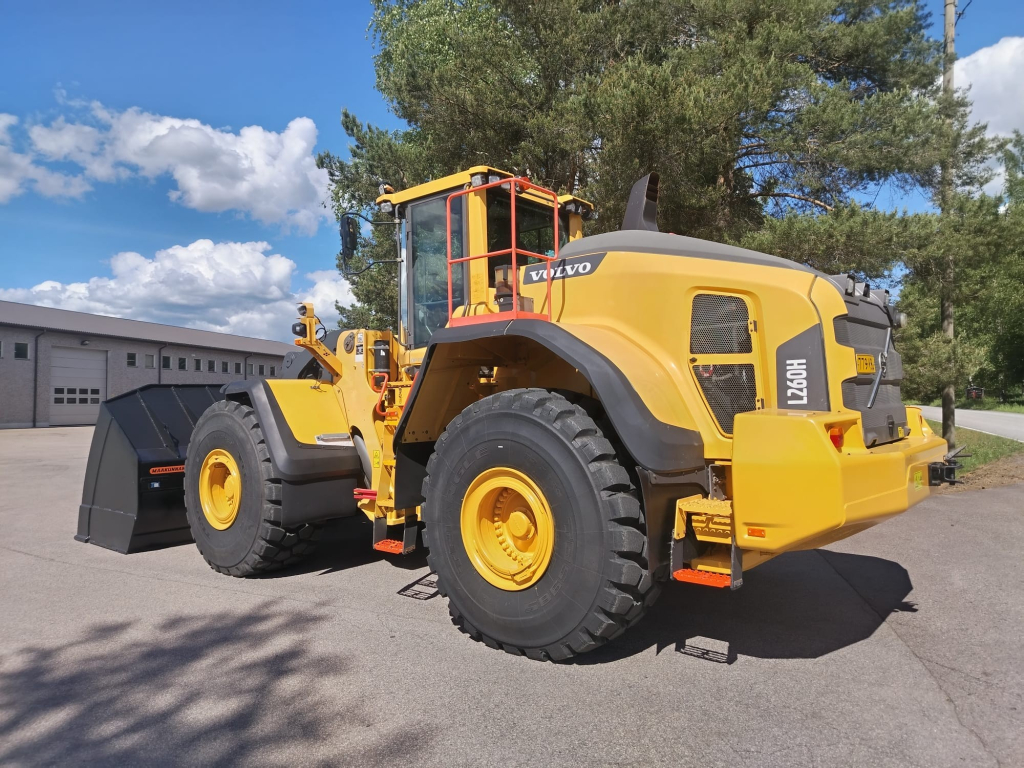 VOLVO L260H + STAGE 5 + BSS + CDC-VIPUOHJAUS + EBERI + UUSI V-KÄRKIKAUHA kuva 2