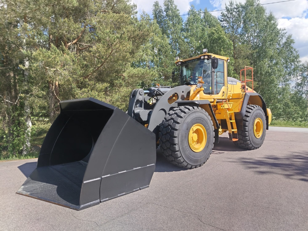 VOLVO L260H + STAGE 5 + BSS + CDC-VIPUOHJAUS + EBERI + UUSI V-KÄRKIKAUHA kuva 3