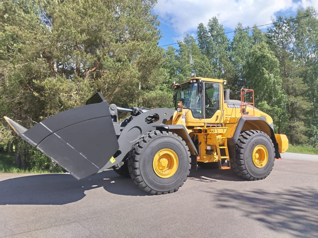 VOLVO L260H + STAGE 5 + BSS + CDC-VIPUOHJAUS + EBERI + UUSI V-KÄRKIKAUHA kuva 4