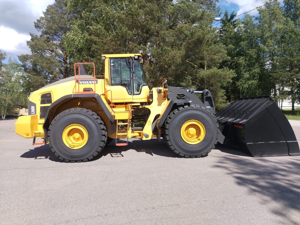 VOLVO L260H + STAGE 5 + BSS + CDC-VIPUOHJAUS + EBERI + UUSI V-KÄRKIKAUHA kuva 8