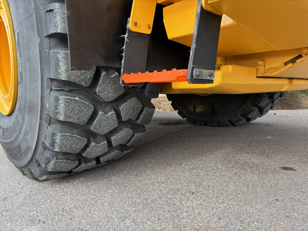 VOLVO L260H + STAGE 5 + BSS + CDC-VIPUOHJAUS + EBERI + UUSI V-KÄRKIKAUHA kuva 9