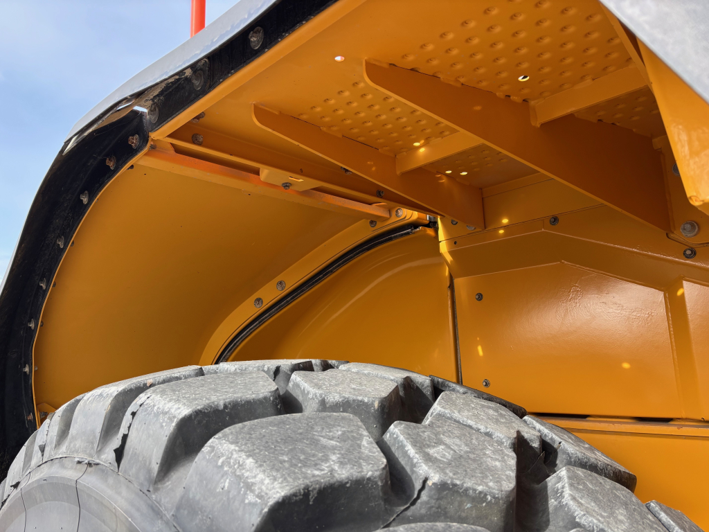 VOLVO L260H + STAGE 5 + BSS + CDC-VIPUOHJAUS + EBERI + UUSI V-KÄRKIKAUHA kuva 12