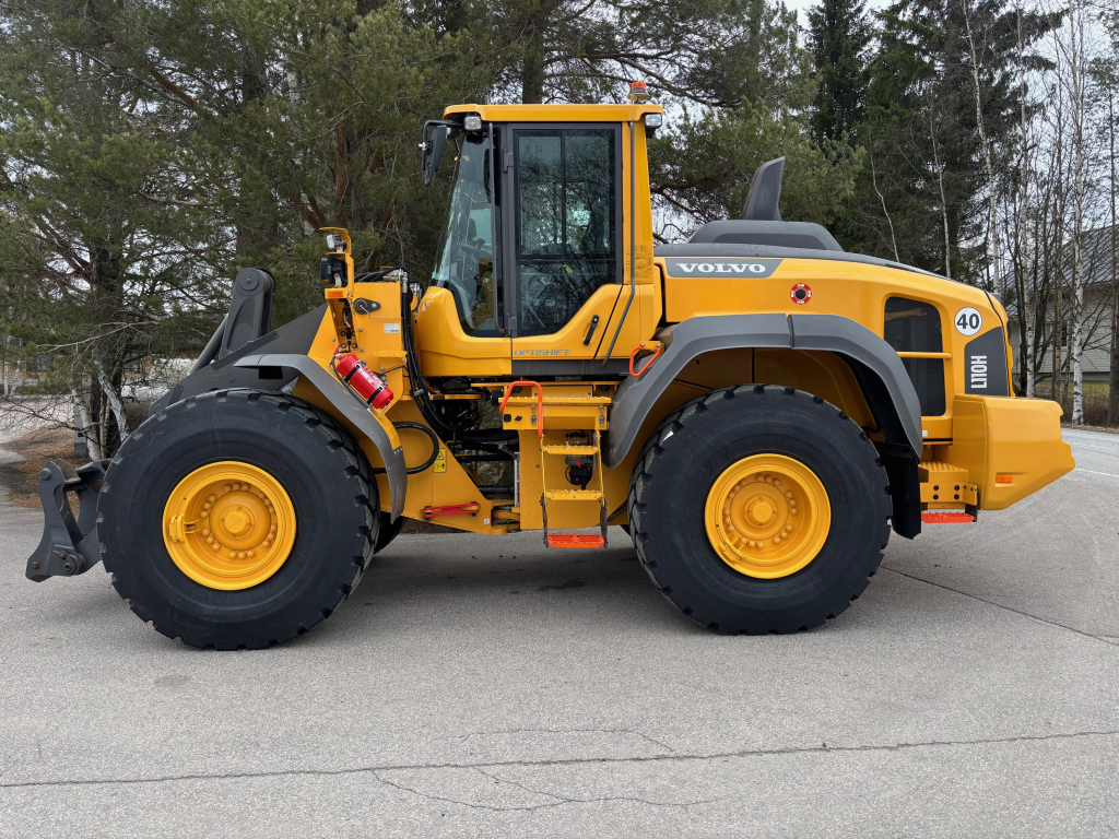 VOLVO L110H + PIKALIITIN + KAHDET LISÄHYDRAULIIKAT + BSS + CDC-VIPUOHJAUS