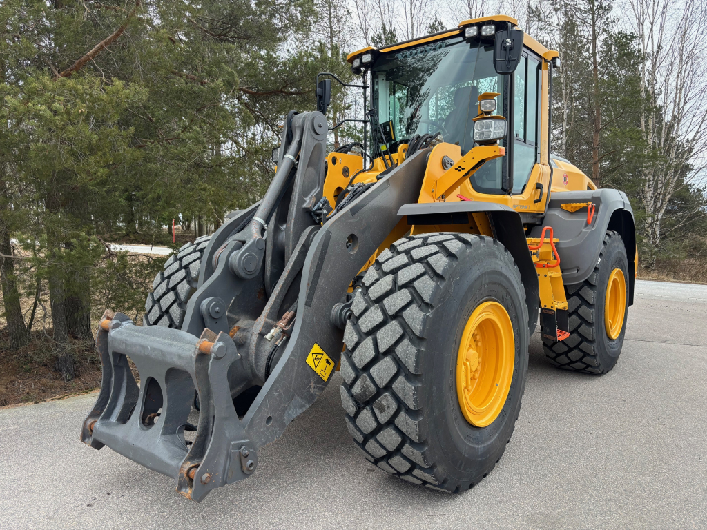 VOLVO L110H + GREITAS JUNGTIS + DU PAPILDOMI HIDRAULINĖS PAVAROS + BSS + CDC VAIRAVIMAS SVIRTU kuva 3
