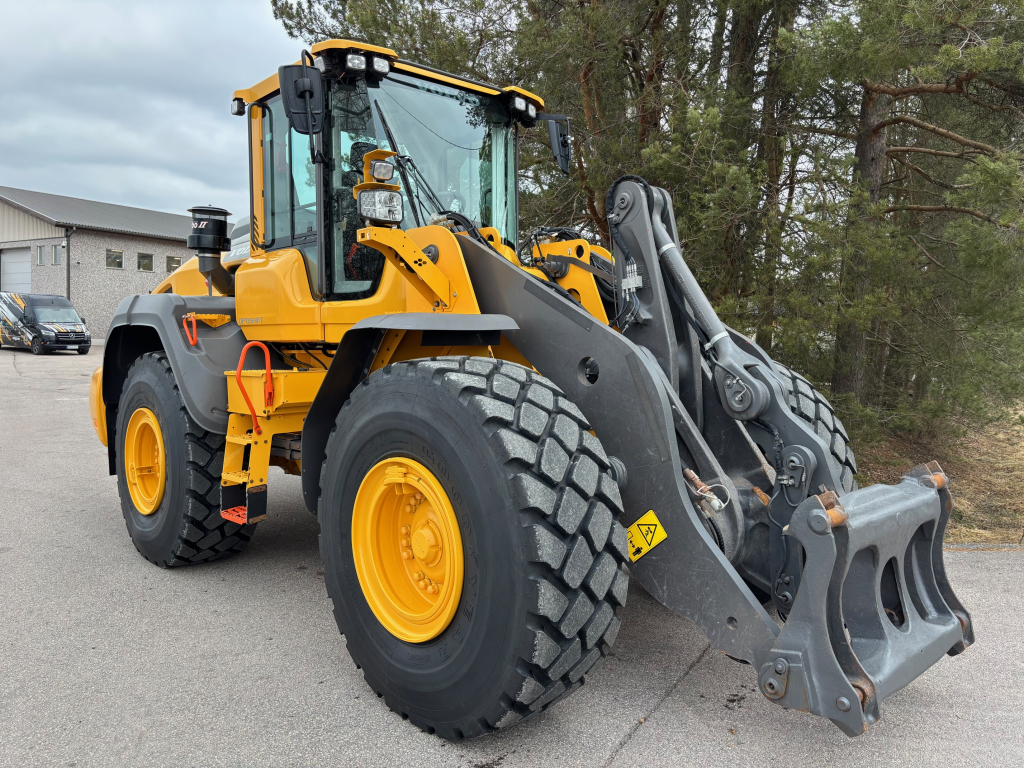 VOLVO L110H + GREITAS JUNGTIS + DU PAPILDOMI HIDRAULINĖS PAVAROS + BSS + CDC VAIRAVIMAS SVIRTU kuva 5
