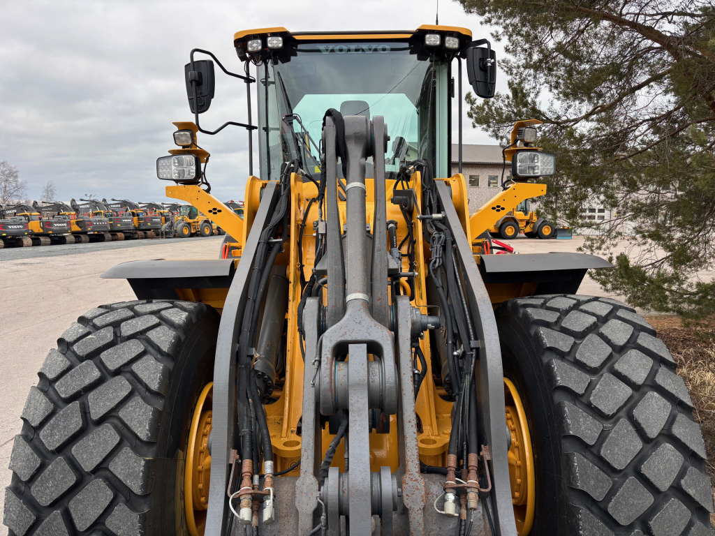 VOLVO L110H + GREITAS JUNGTIS + DU PAPILDOMI HIDRAULINĖS PAVAROS + BSS + CDC VAIRAVIMAS SVIRTU kuva 8