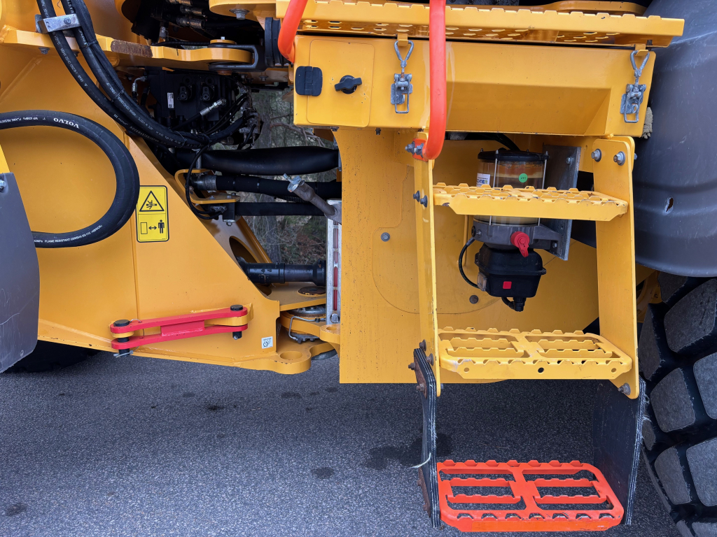 VOLVO L110H + GREITAS JUNGTIS + DU PAPILDOMI HIDRAULINĖS PAVAROS + BSS + CDC VAIRAVIMAS SVIRTU kuva 9