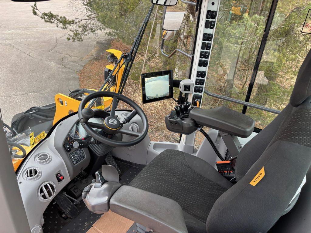 VOLVO L110H + GREITAS JUNGTIS + DU PAPILDOMI HIDRAULINĖS PAVAROS + BSS + CDC VAIRAVIMAS SVIRTU kuva 13