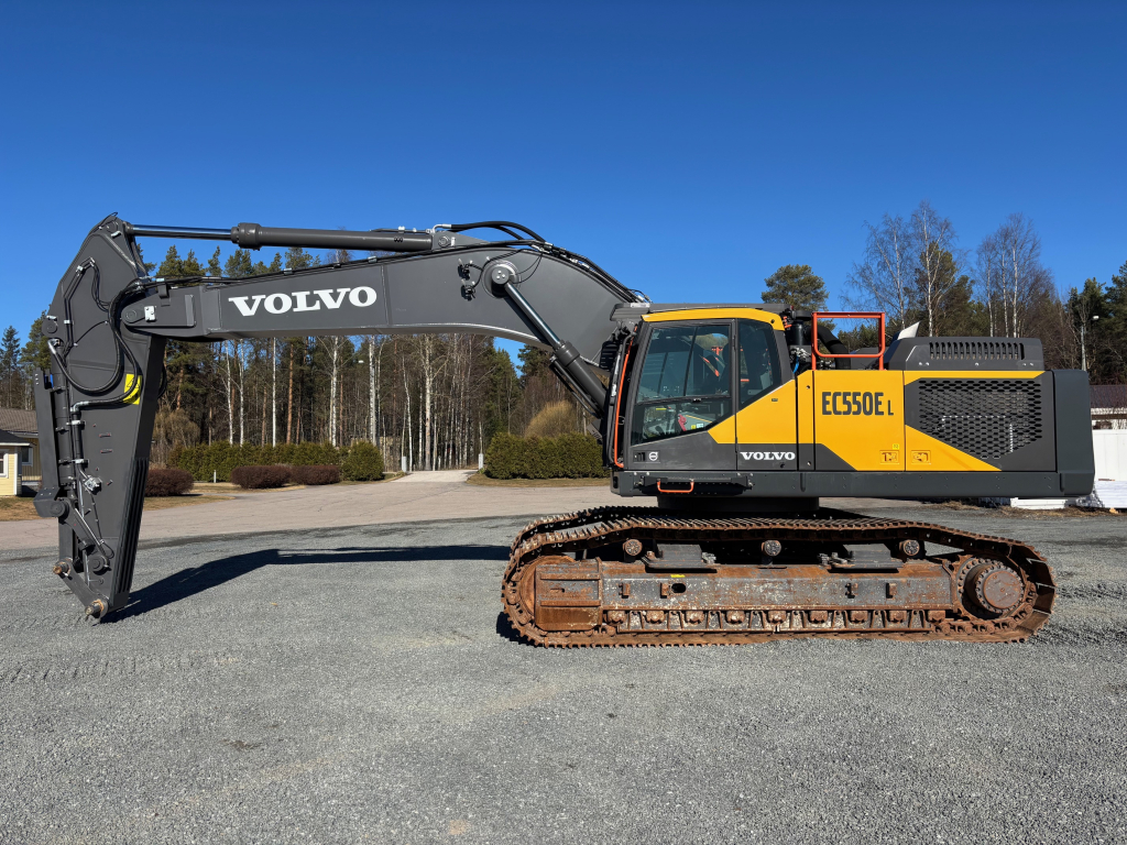 VOLVO EC550EL + 750MM TELAT + TÄYSPITKÄT OHJURIT + KAHDET HYDRAULIIKAT + RASVARI