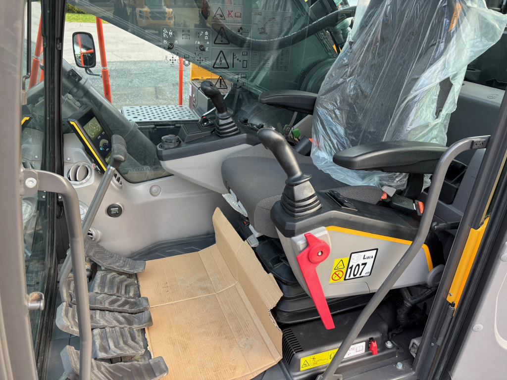 VOLVO EC550EL + 750MM TELAT + TÄYSPITKÄT OHJURIT + KAHDET HYDRAULIIKAT + RASVARI kuva 14